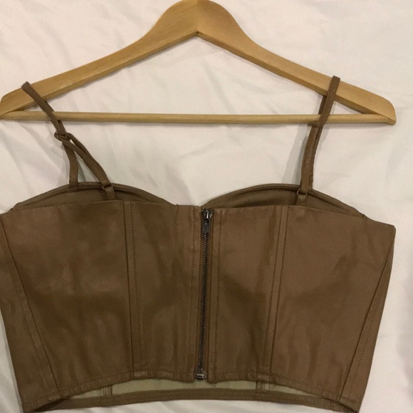 Leather studded crop - Picture 2 of 3